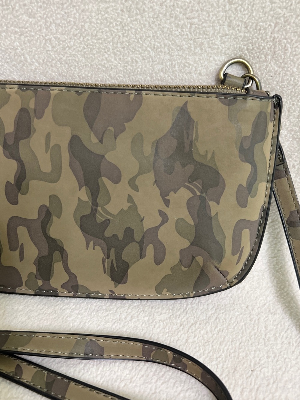 Joy Susan Mini Crossbody Wristlet Clutch Vegan Leather Camo Bag Adjustable Strap - Picture 3 of 14